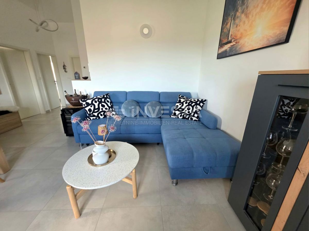 Peroj, kakovostno opremljeno stanovanje z pogledom na morje, 1 km od plaže