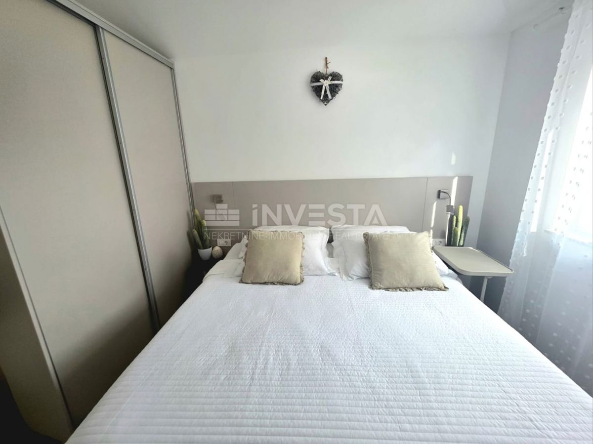 Peroj, kakovostno opremljeno stanovanje z pogledom na morje, 1 km od plaže