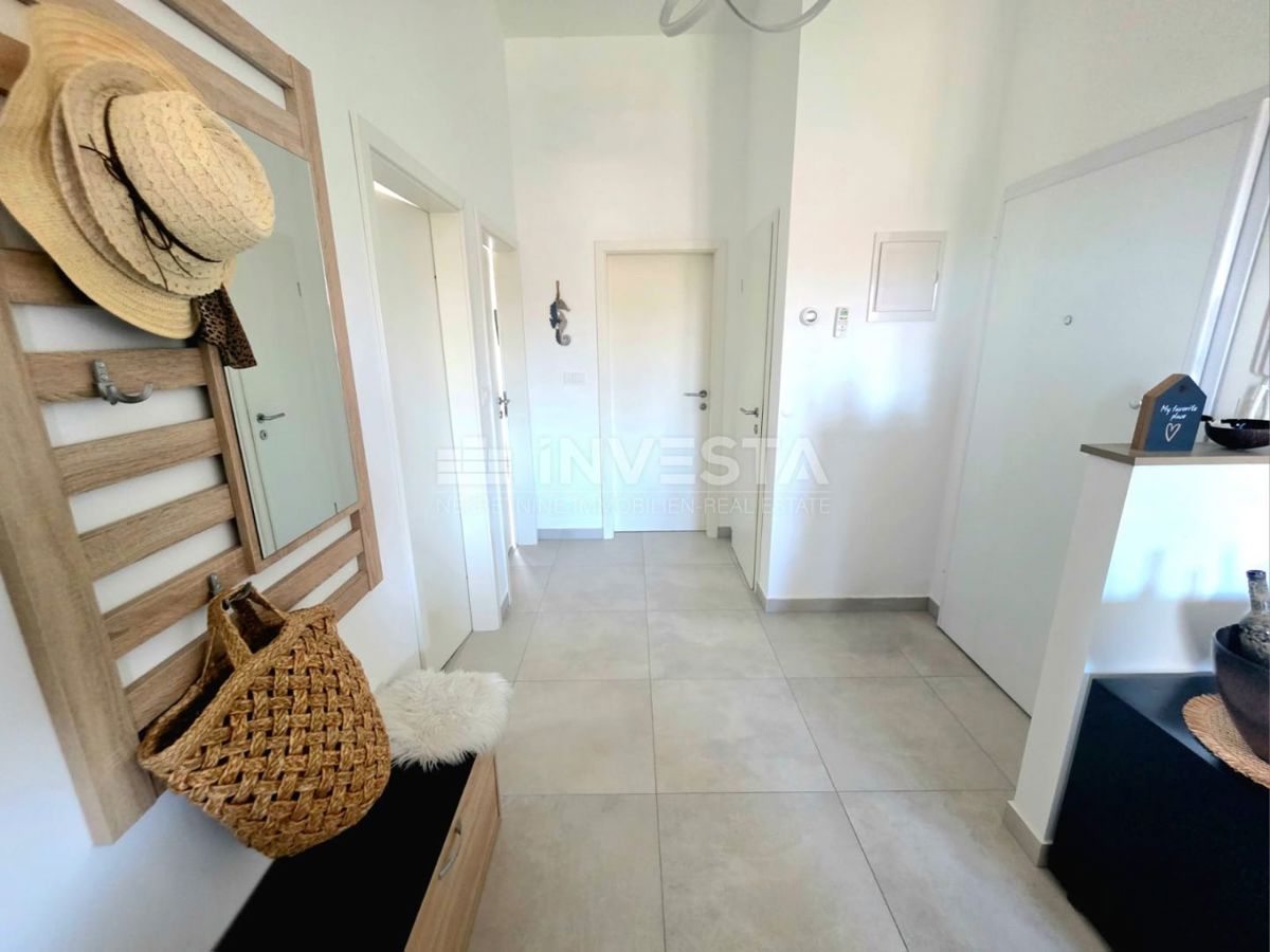 Peroj, kakovostno opremljeno stanovanje z pogledom na morje, 1 km od plaže