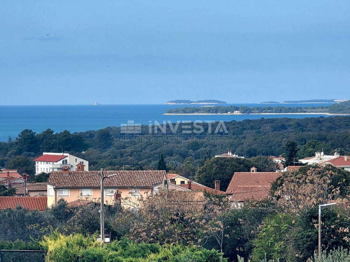 Peroj, kakovostno opremljeno stanovanje z pogledom na morje, 1 km od plaže