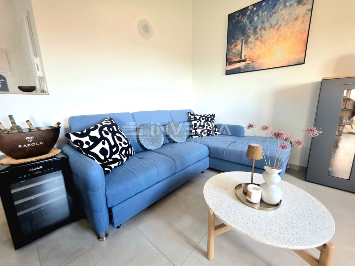 Peroj, kakovostno opremljeno stanovanje z pogledom na morje, 1 km od plaže