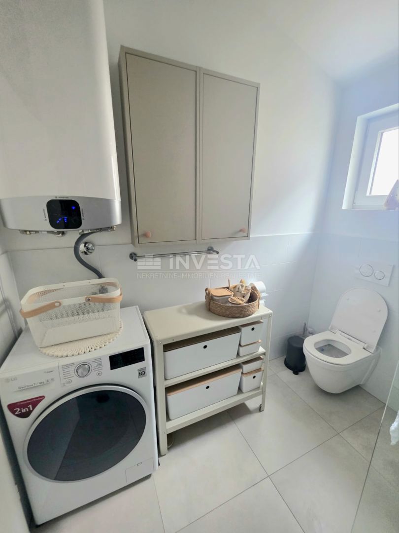 Peroj, kakovostno opremljeno stanovanje z pogledom na morje, 1 km od plaže