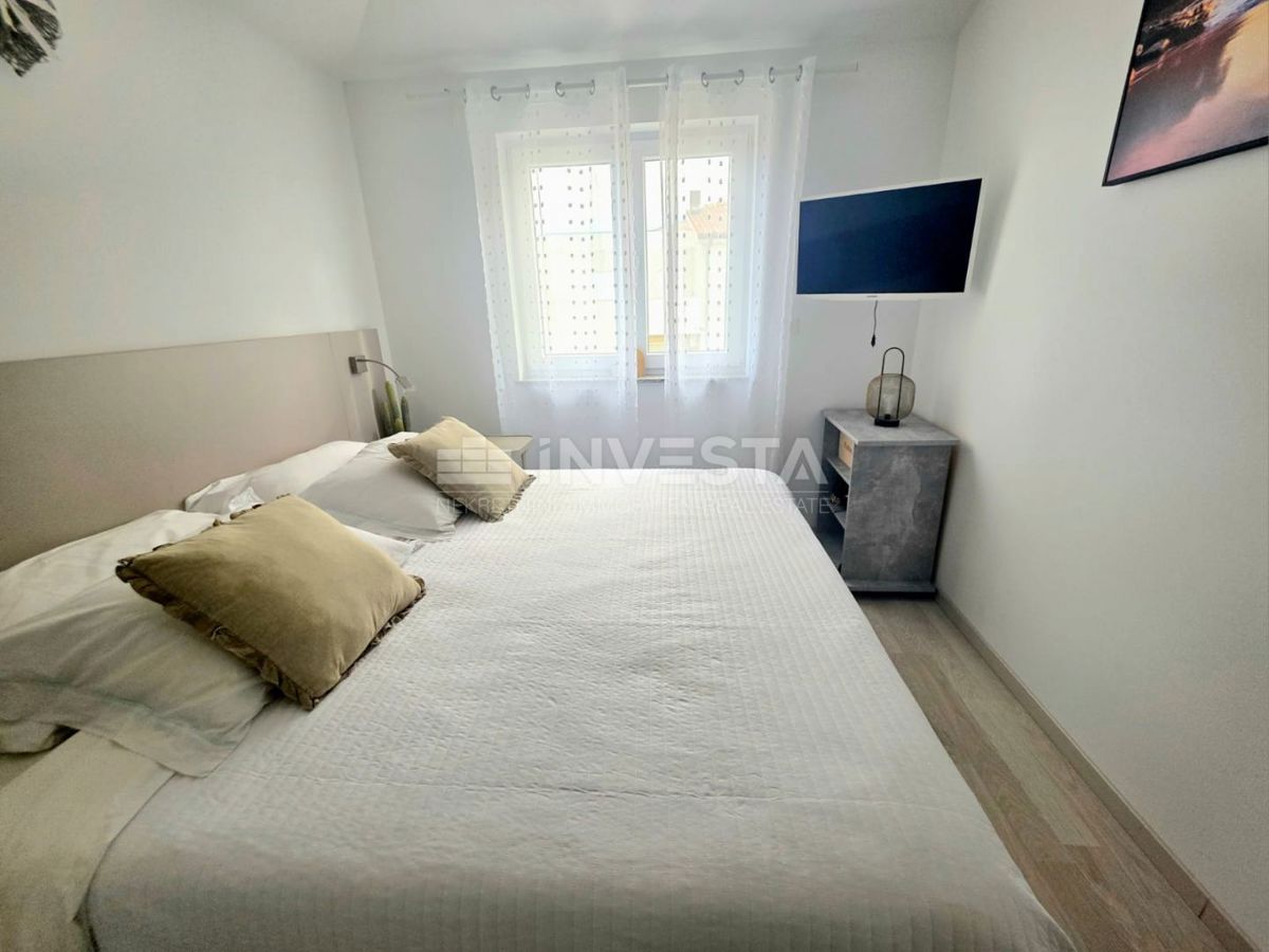 Peroj, kakovostno opremljeno stanovanje z pogledom na morje, 1 km od plaže