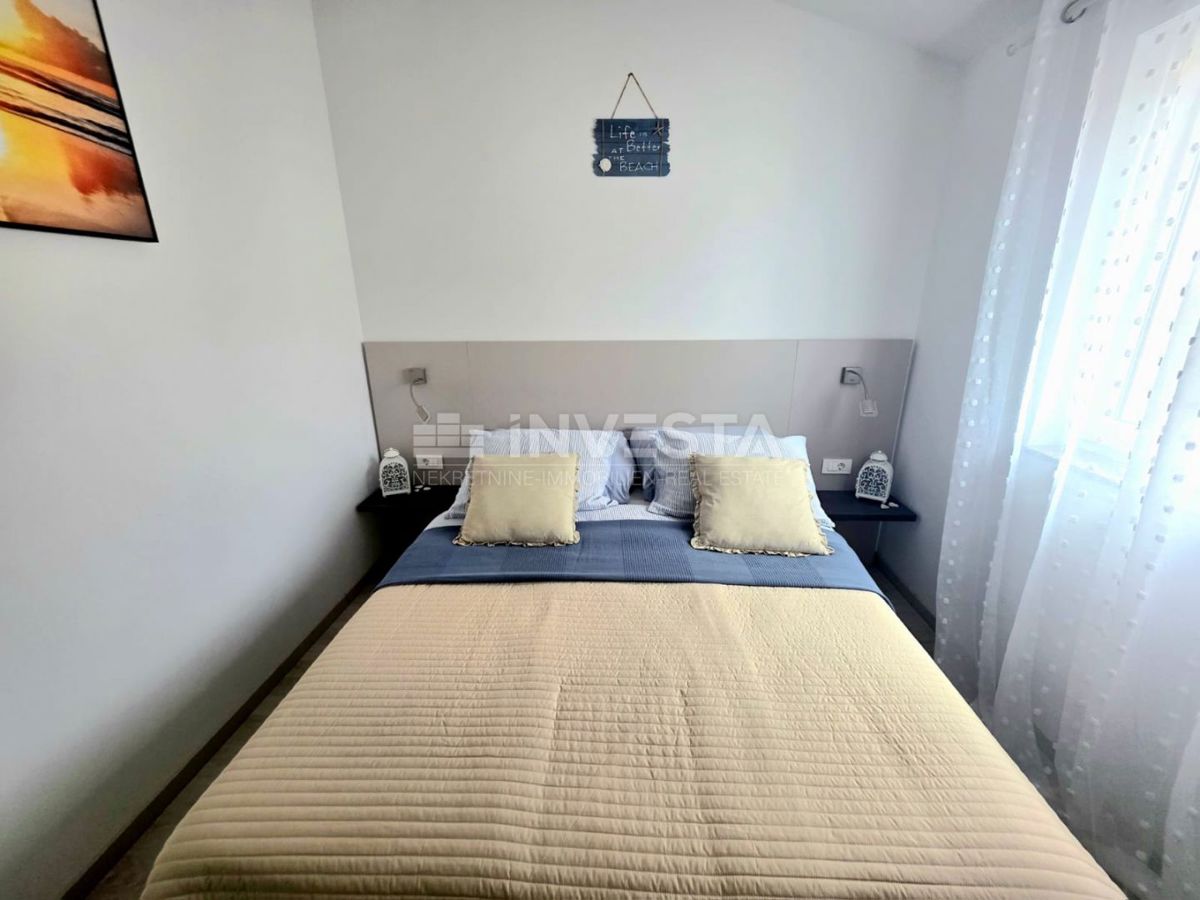 Peroj, kakovostno opremljeno stanovanje z pogledom na morje, 1 km od plaže