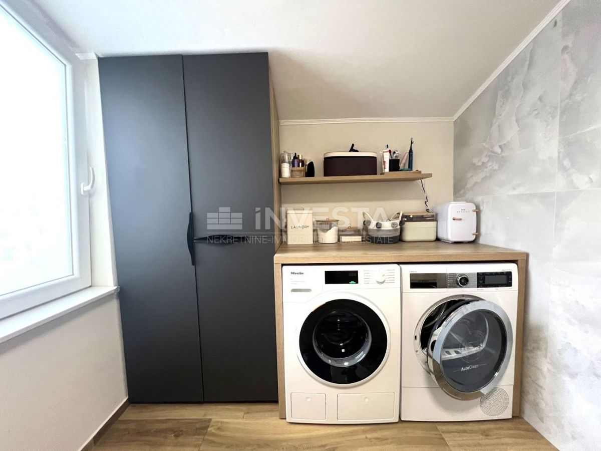 Pula, Veli Vrh, trisobno stanovanje površine 114 m²