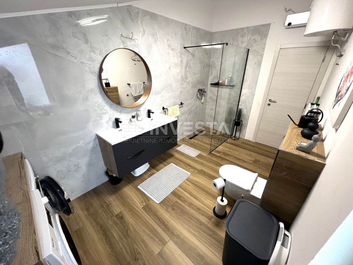 Pula, Veli Vrh, trisobno stanovanje površine 114 m²