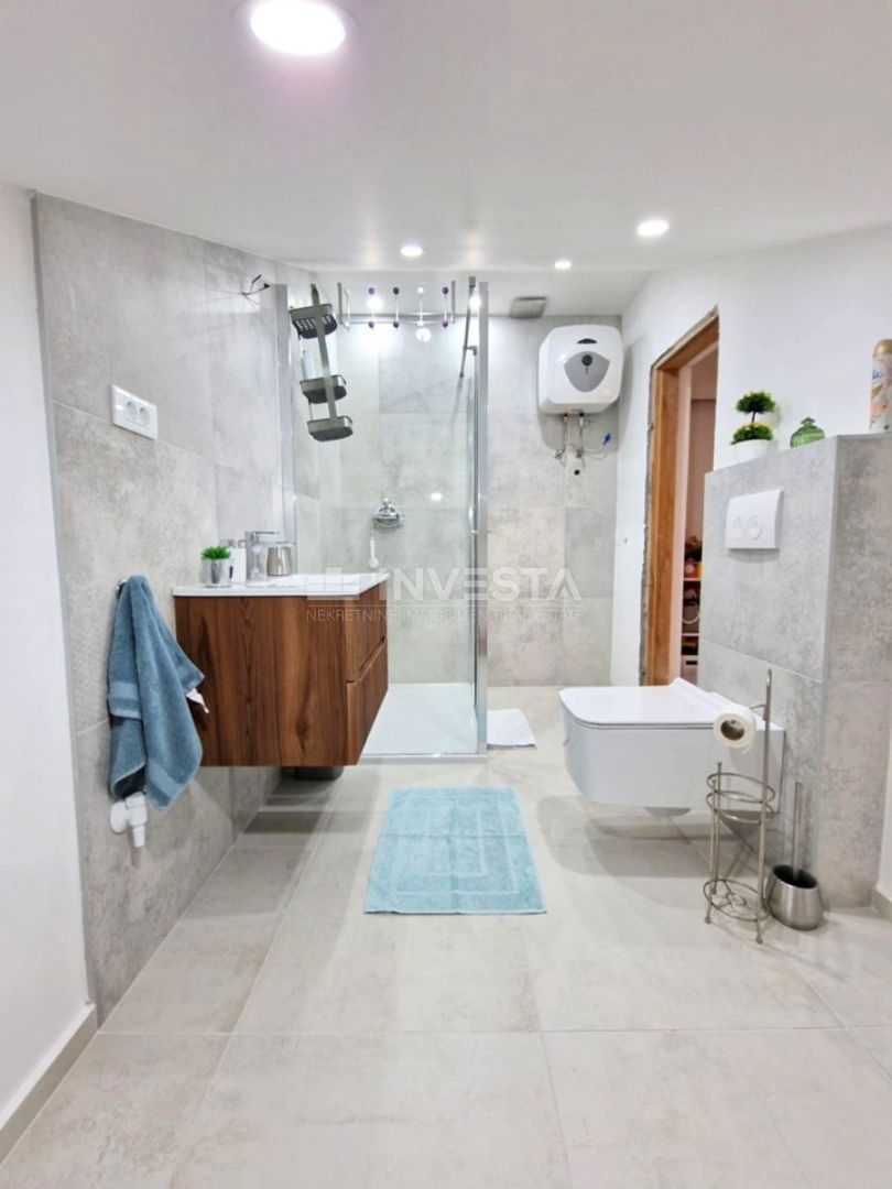 Pula, Veli Vrh, trisobno stanovanje površine 114 m²