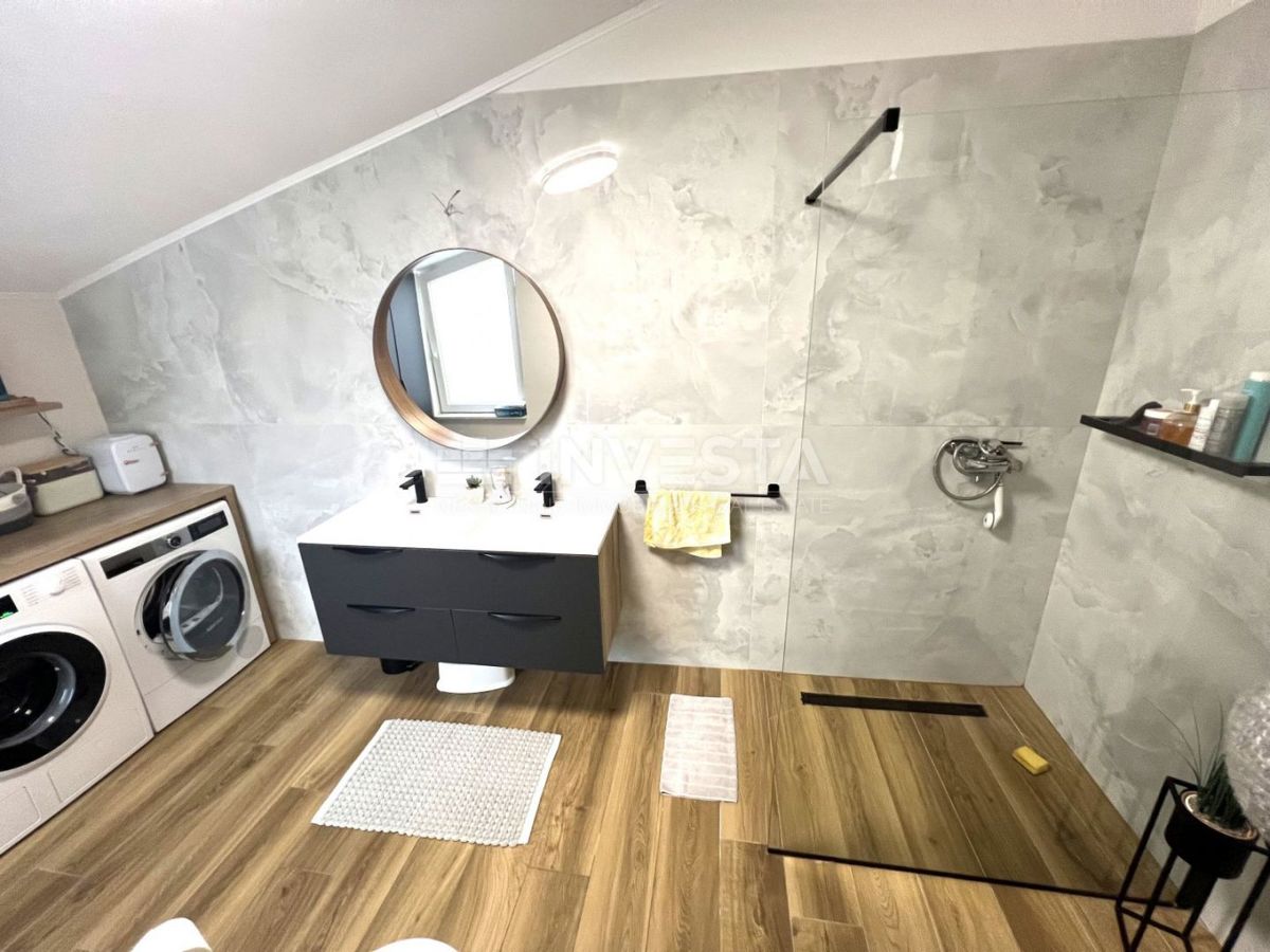 Pula, Veli Vrh, trisobno stanovanje površine 114 m²
