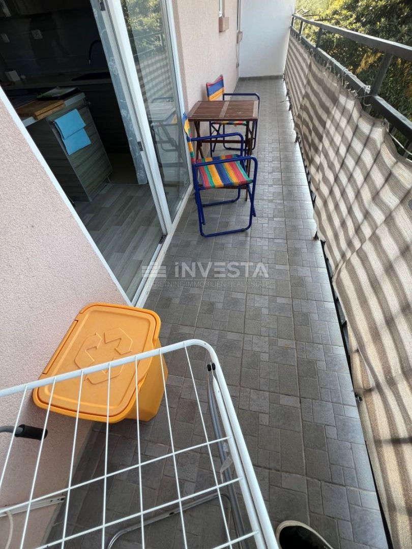 Pulj, Veli Vrh, dvosobno stanovanje z garažo na mirni lokaciji