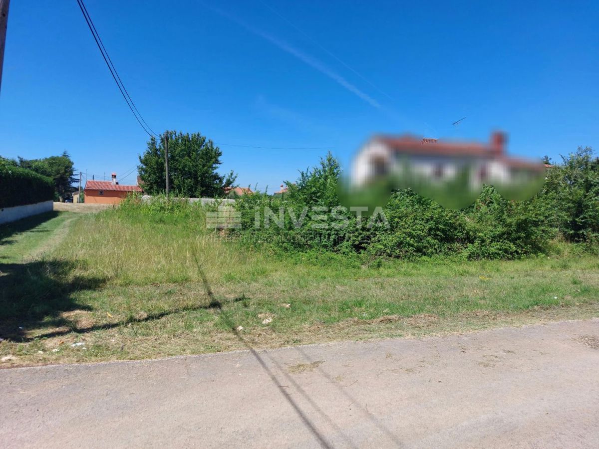 Gradbena Zemljišča 1.175 m² v Taru