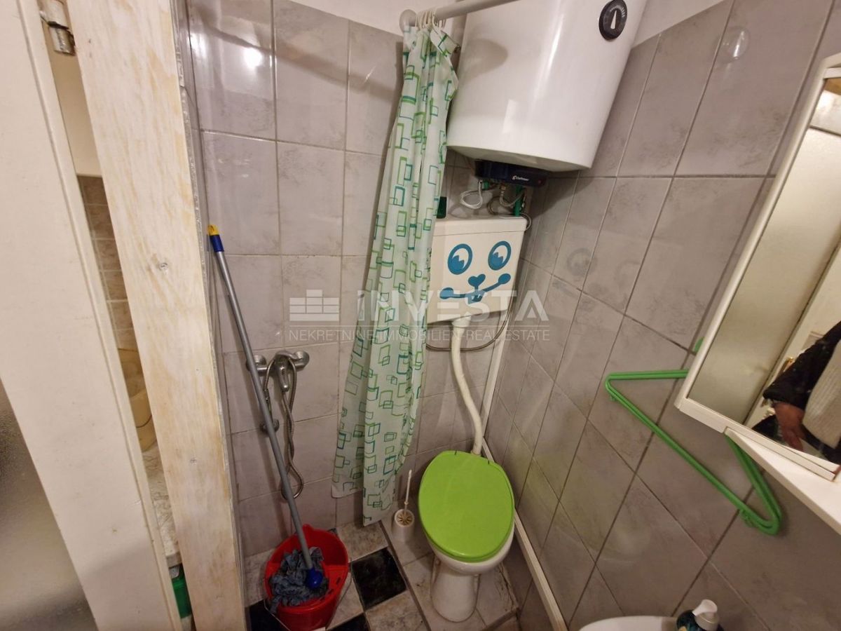 Pula, prostorno trisobno stanovanje s potencialom v starem mestnem jedru