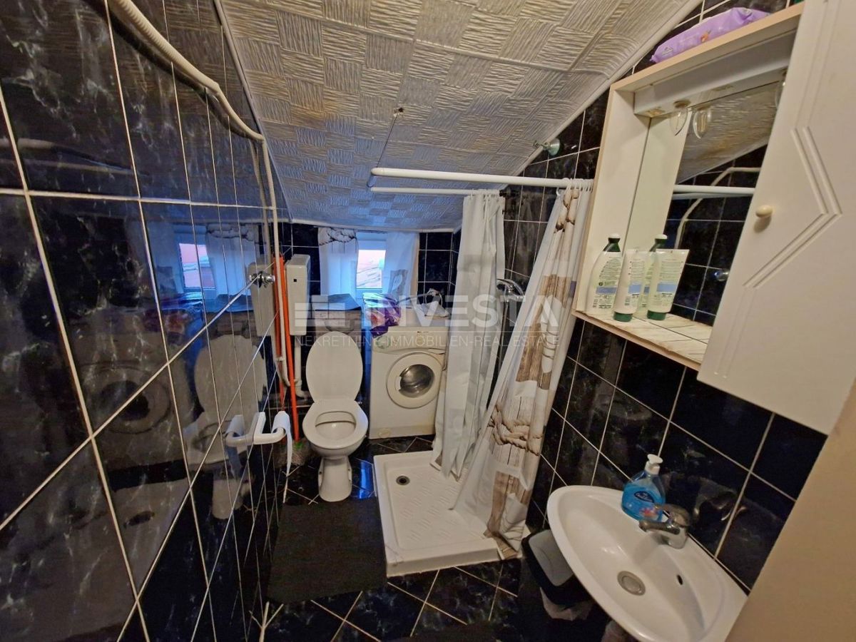 Pula, prostorno trisobno stanovanje s potencialom v starem mestnem jedru