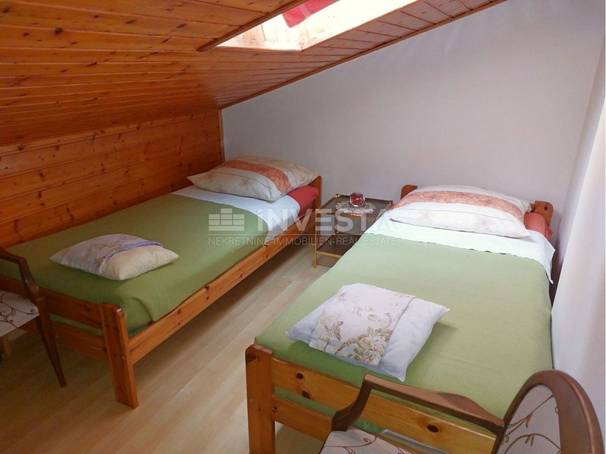 Poreč, hiša s 4 apartmaji in bazenom, pogled na morje, TOP lokacija