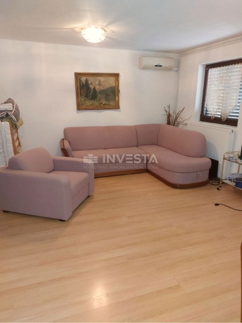 Poreč, hiša s 4 apartmaji in bazenom, pogled na morje, TOP lokacija