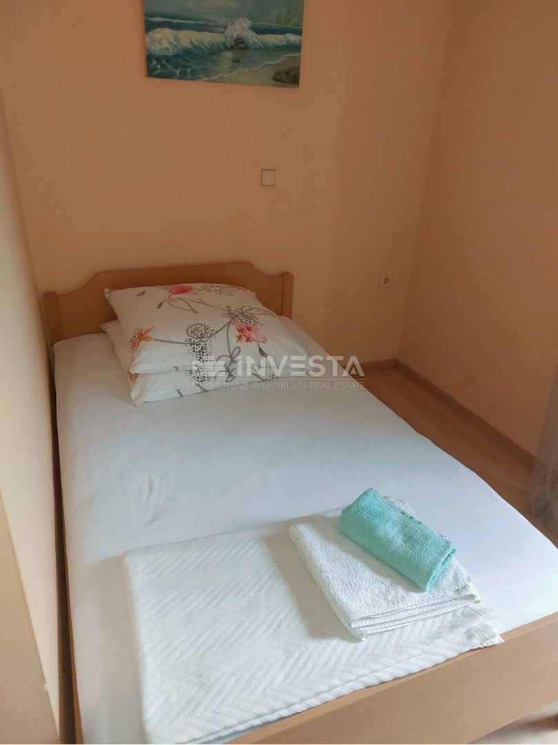 Poreč, hiša s 4 apartmaji in bazenom, pogled na morje, TOP lokacija