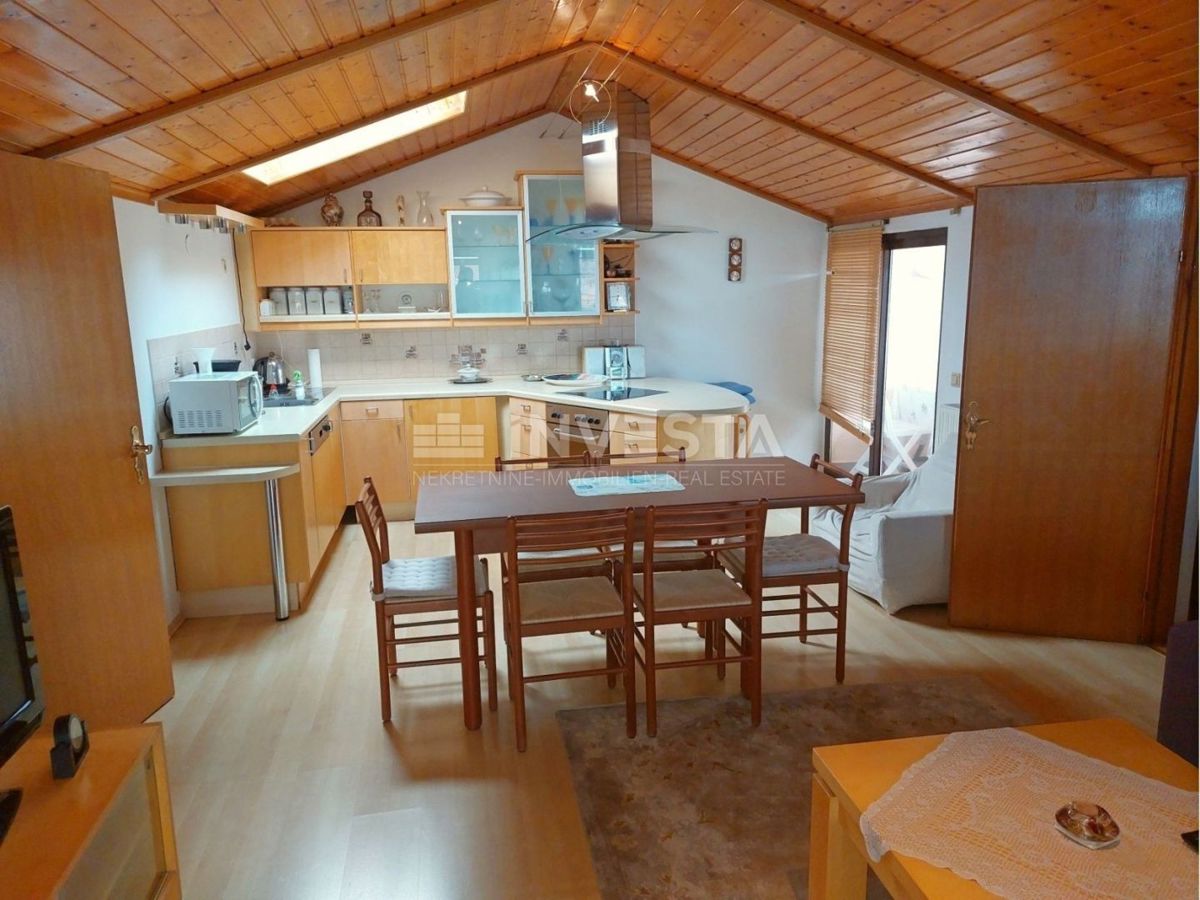 Poreč, hiša s 4 apartmaji in bazenom, pogled na morje, TOP lokacija