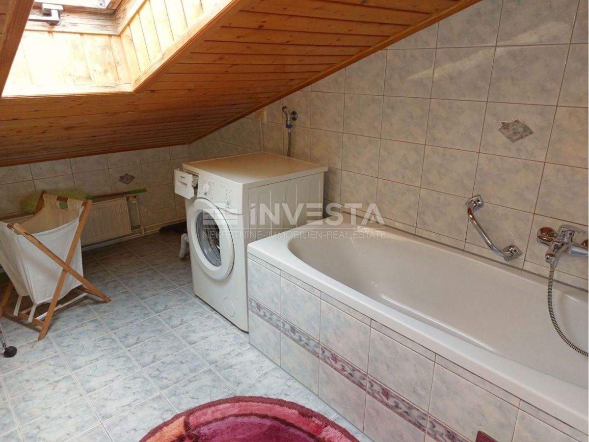 Poreč, hiša s 4 apartmaji in bazenom, pogled na morje, TOP lokacija