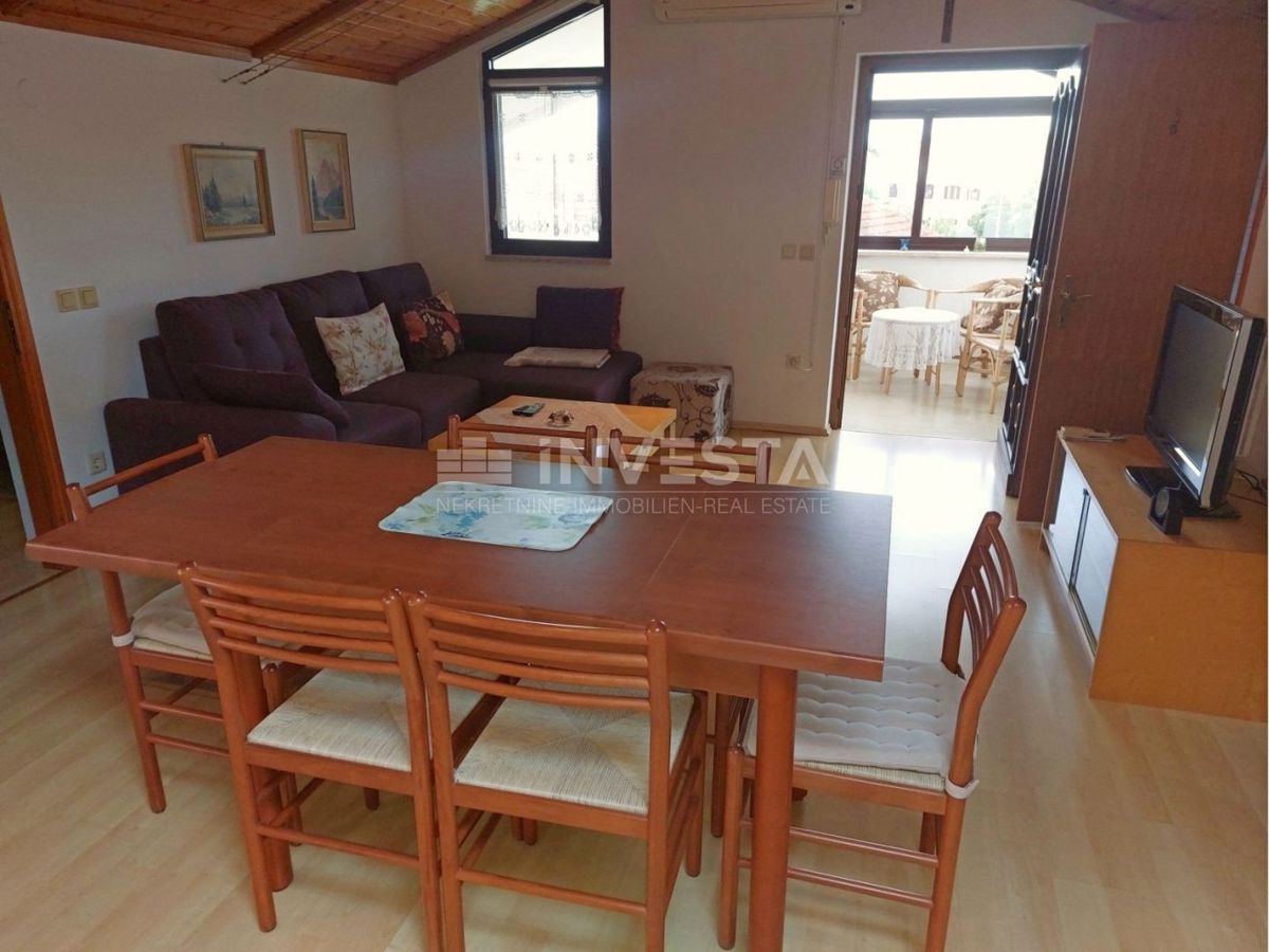 Poreč, hiša s 4 apartmaji in bazenom, pogled na morje, TOP lokacija
