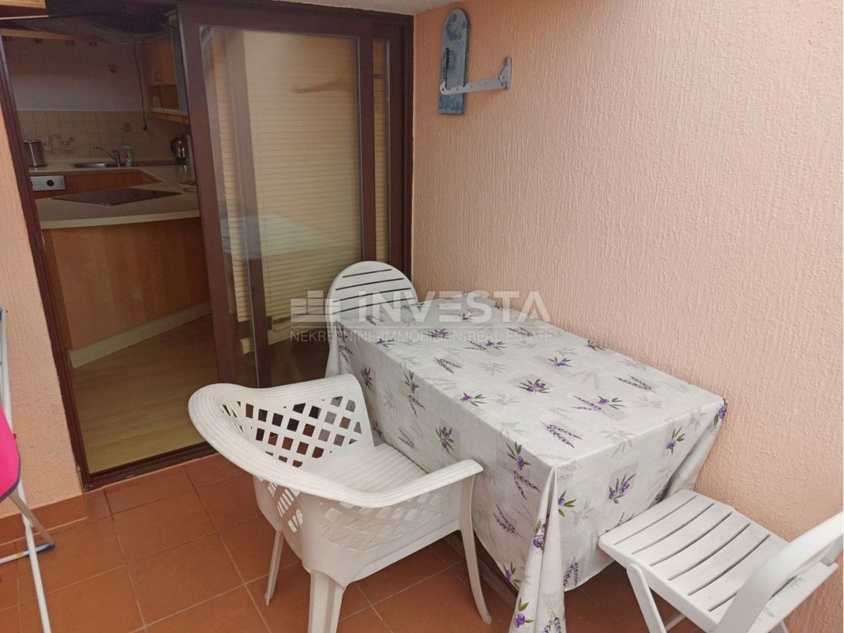Poreč, hiša s 4 apartmaji in bazenom, pogled na morje, TOP lokacija