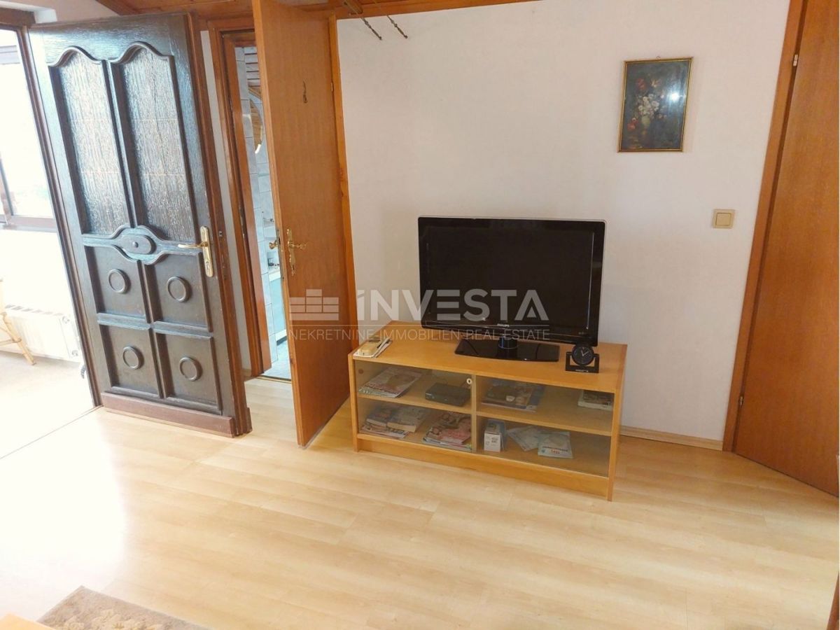 Poreč, hiša s 4 apartmaji in bazenom, pogled na morje, TOP lokacija
