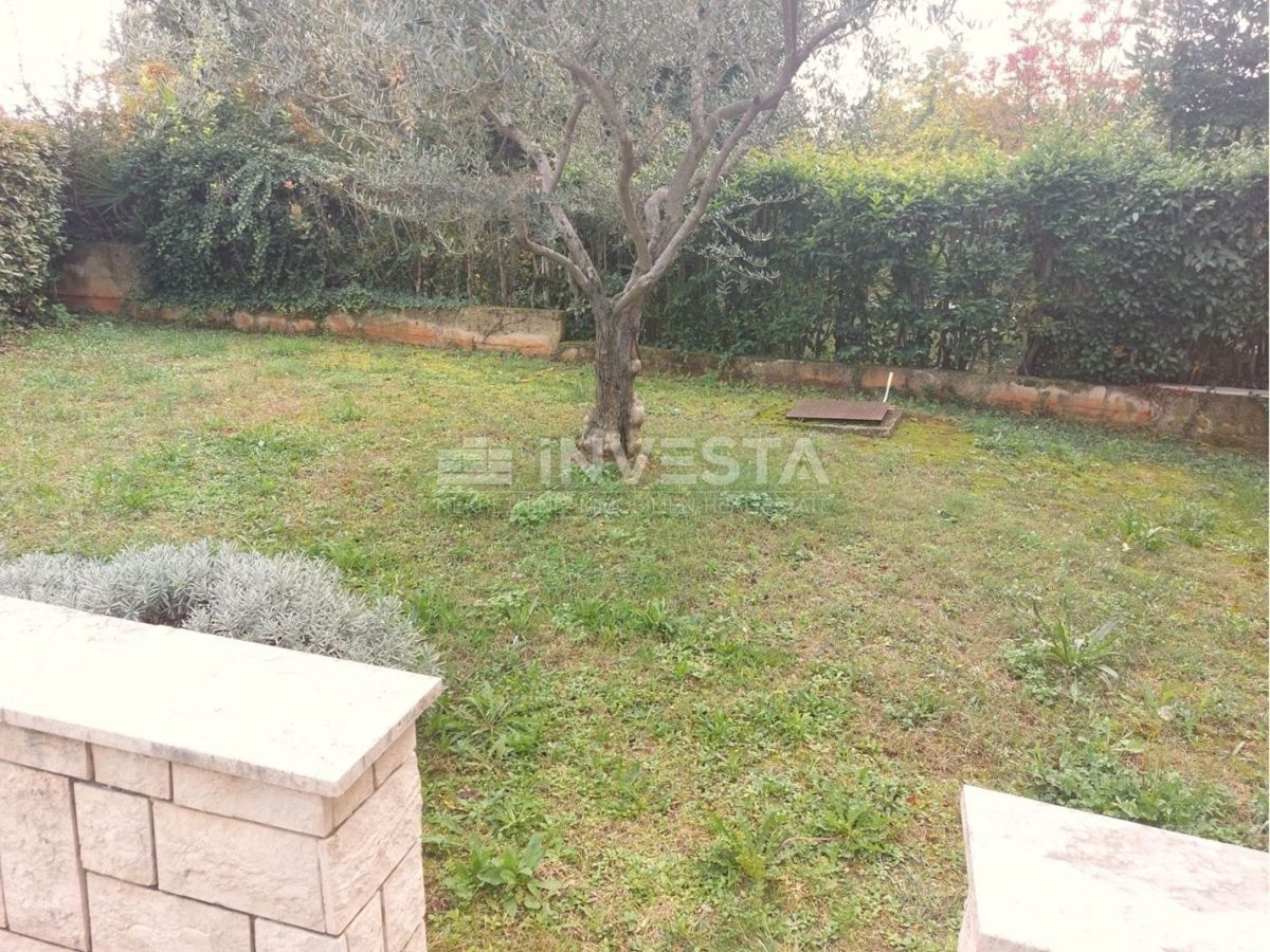 Poreč, hiša s 4 apartmaji in bazenom, pogled na morje, TOP lokacija