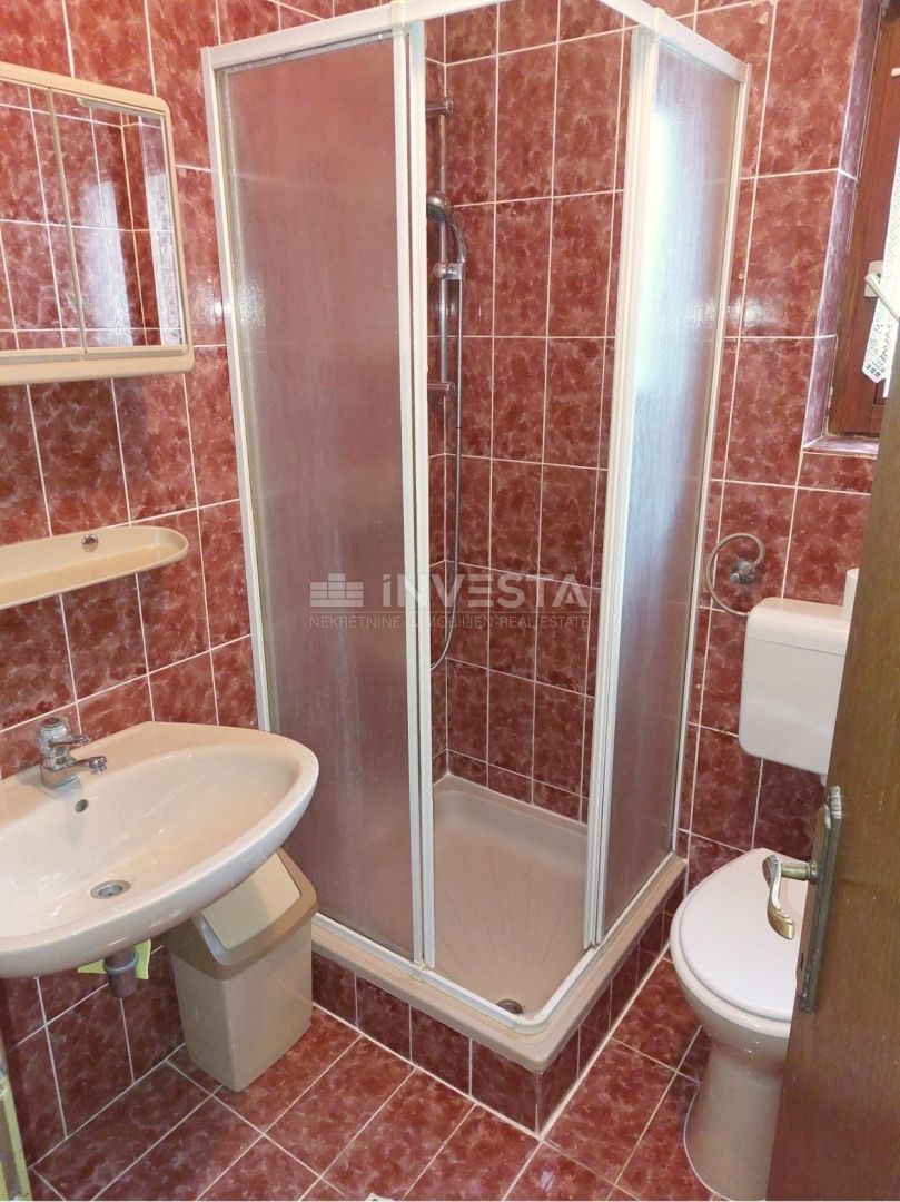 Poreč, hiša s 4 apartmaji in bazenom, pogled na morje, TOP lokacija