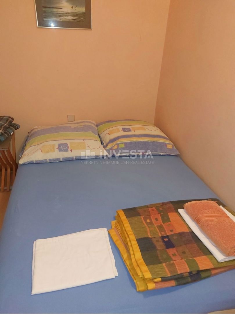 Poreč, hiša s 4 apartmaji in bazenom, pogled na morje, TOP lokacija