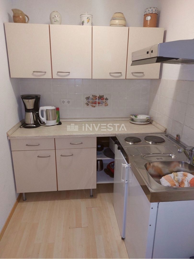 Poreč, hiša s 4 apartmaji in bazenom, pogled na morje, TOP lokacija