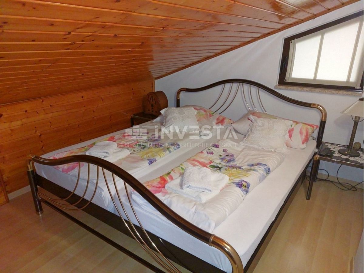 Poreč, hiša s 4 apartmaji in bazenom, pogled na morje, TOP lokacija