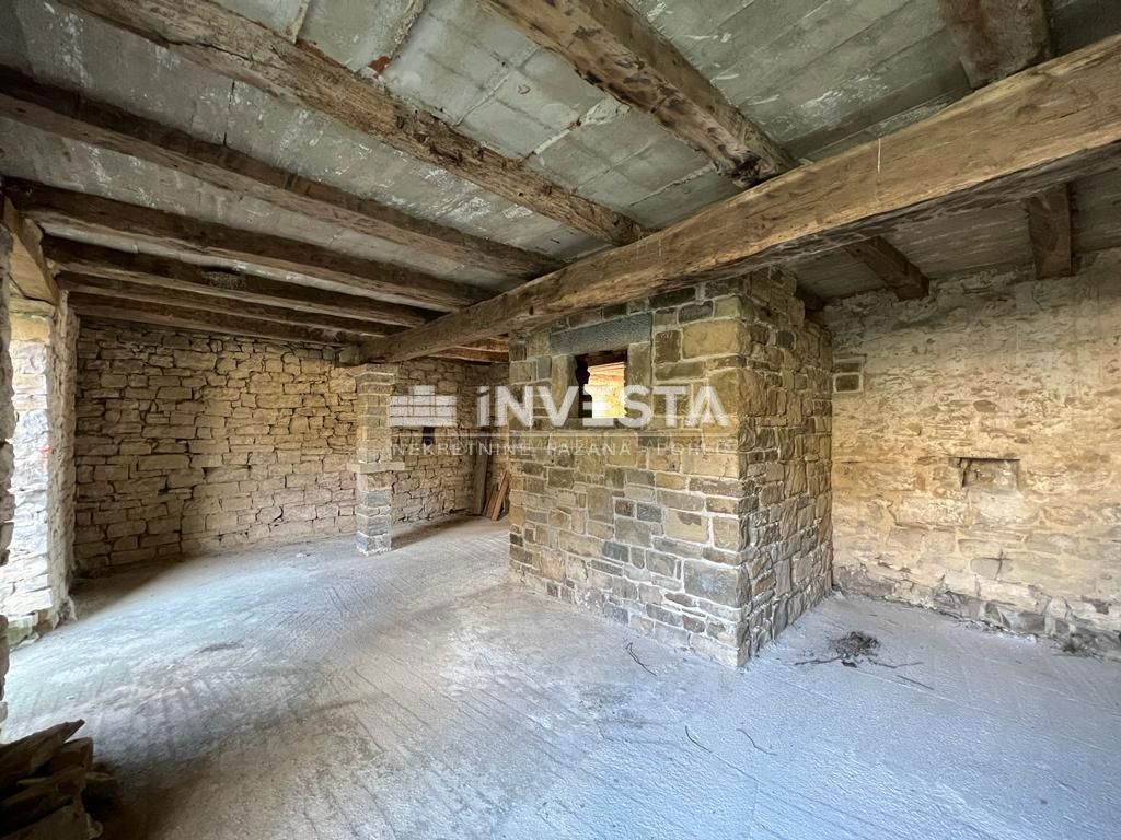 Okolica Motovuna, edinstvena istrska kamnita hiša s čudovitim razgledom