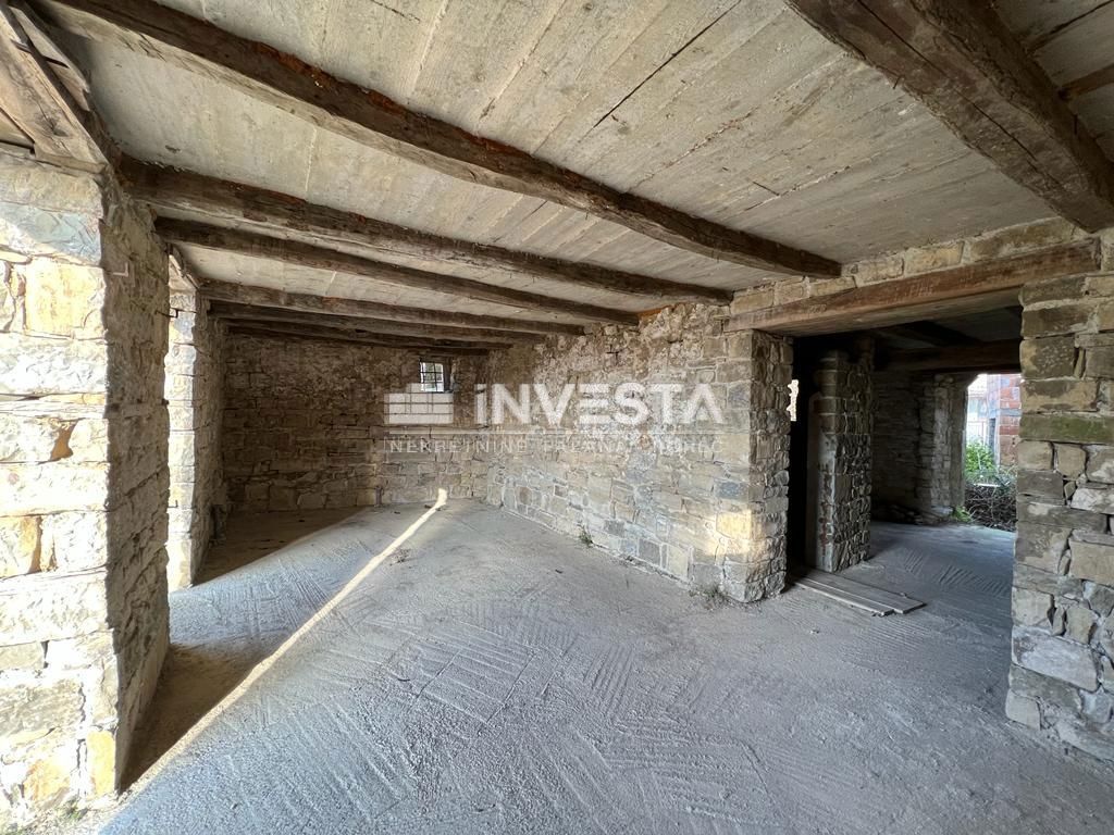 Okolica Motovuna, edinstvena istrska kamnita hiša s čudovitim razgledom