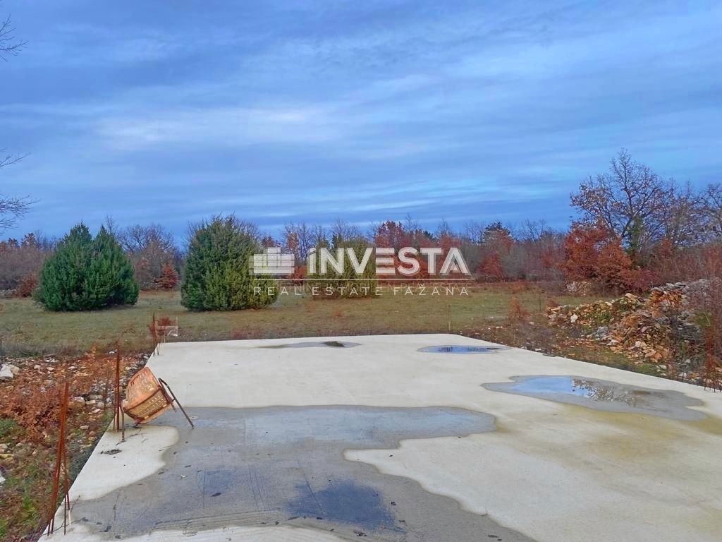 Juršići, zemljišče 20.000 m2 s projektom, pričetek gradnje