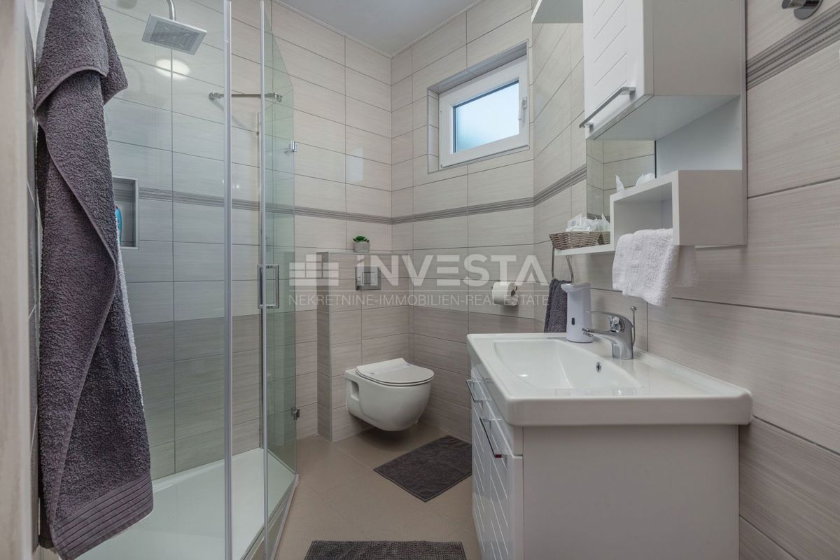 Fažana - 350 m od plaže - pritličje s 4 apartmaji