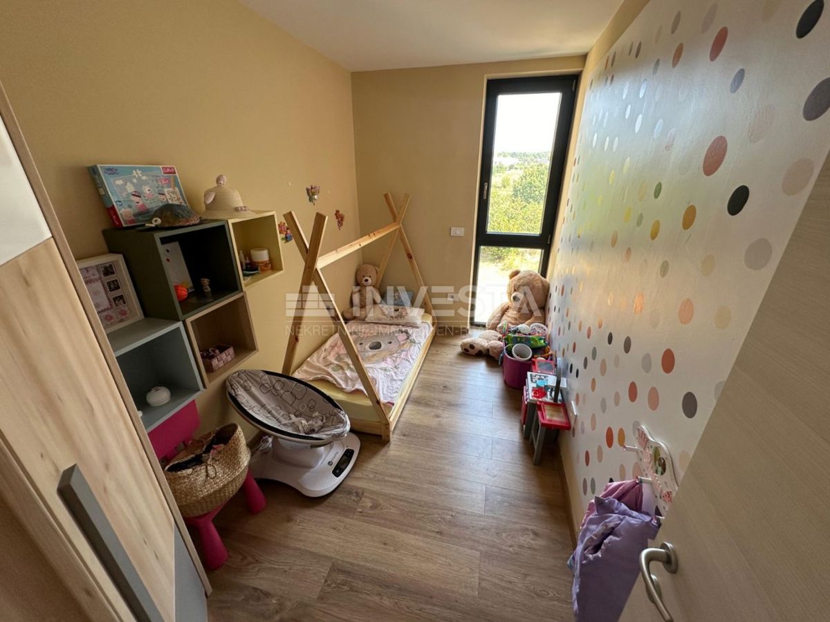 Novigrad, moderna, novo obnovljena opremljena stanovanje