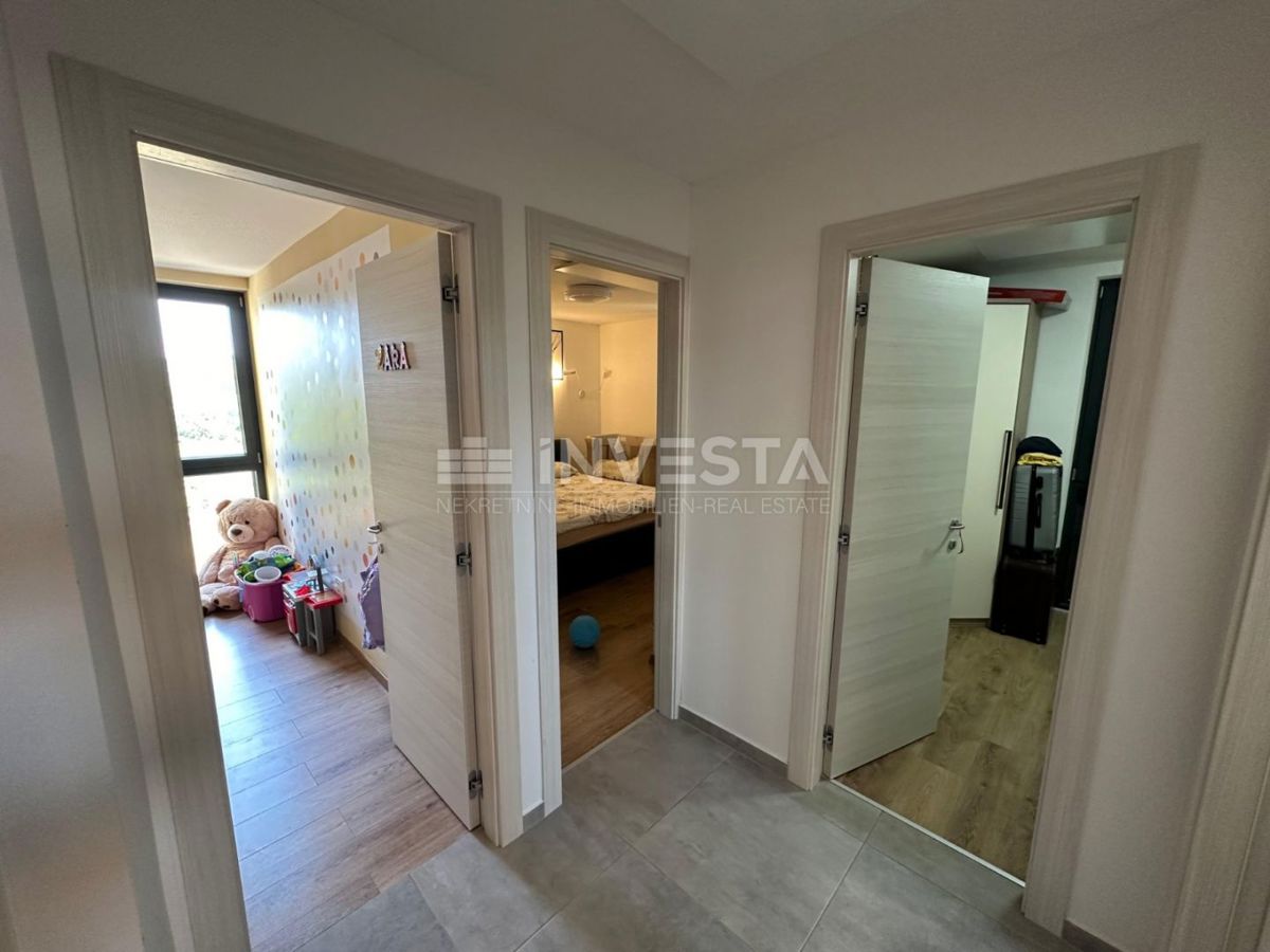 Novigrad, moderna, novo obnovljena opremljena stanovanje