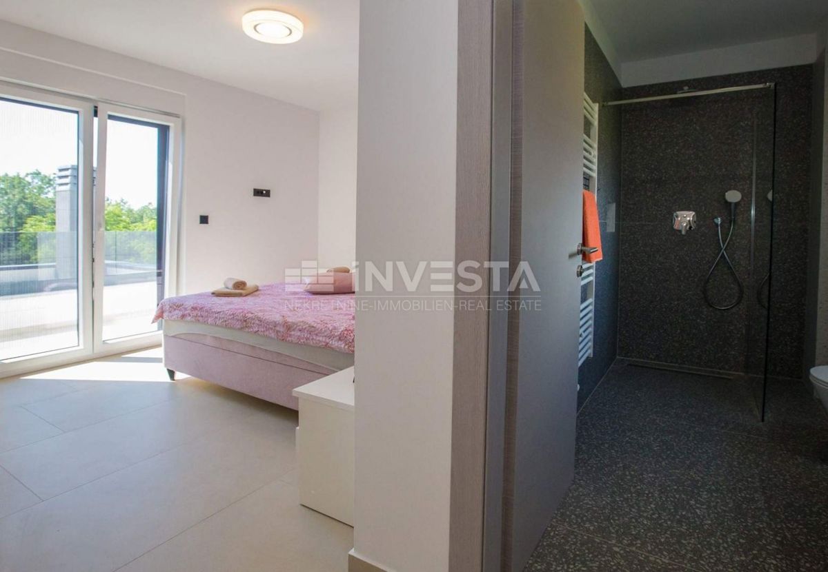 Občina Poreč, moderna vila posebne zasnove