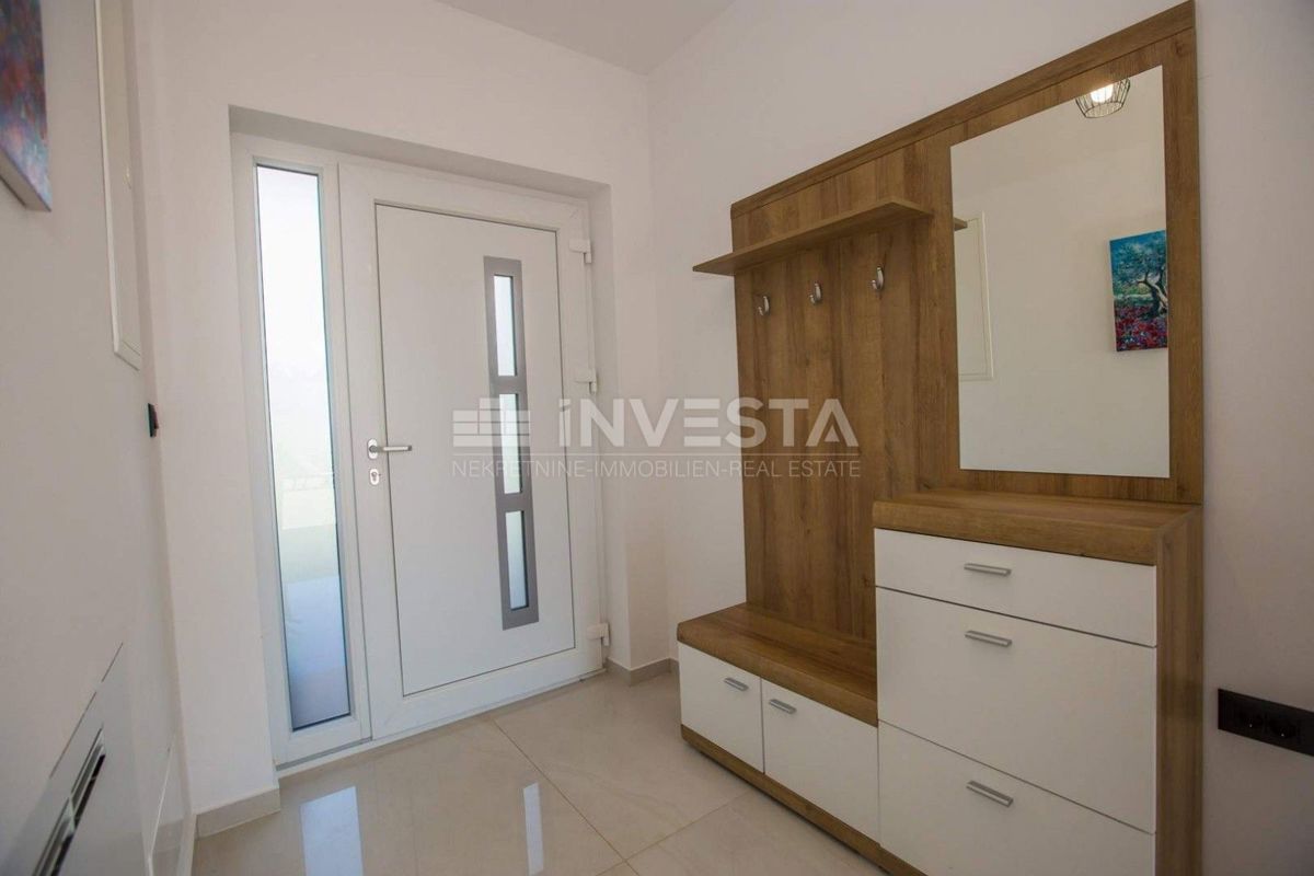 Občina Poreč, moderna vila posebne zasnove