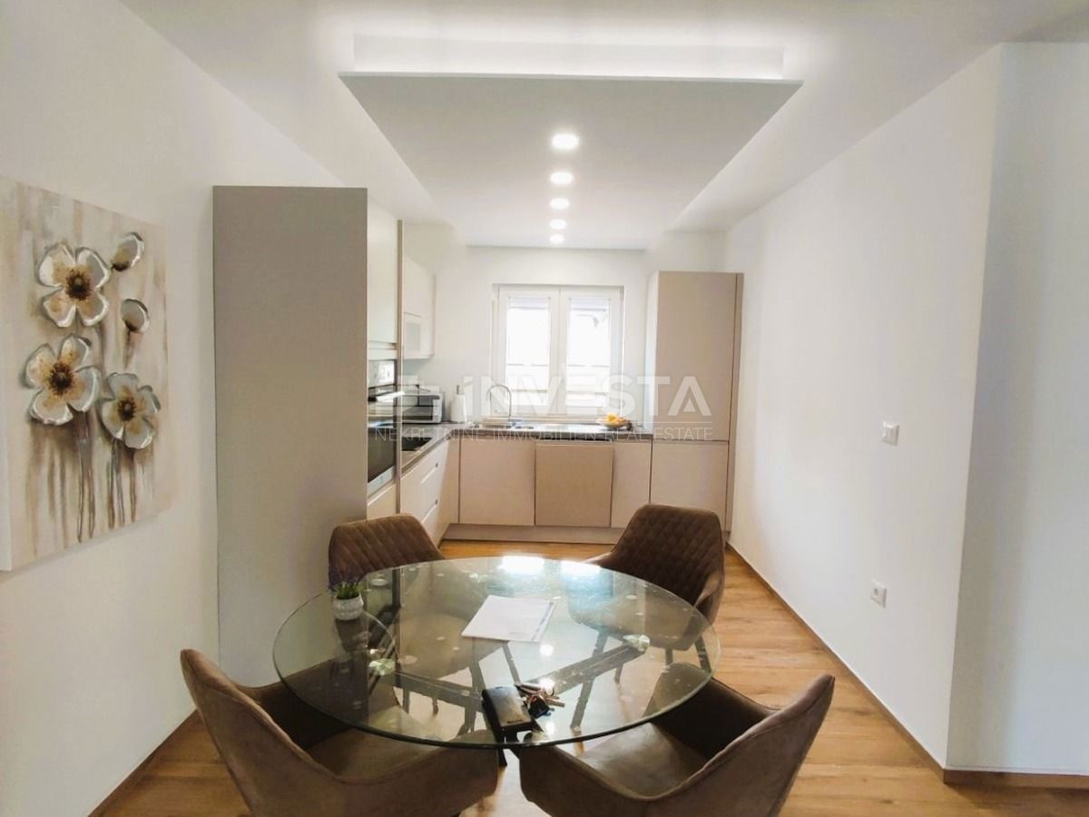 Prostorno stanovanje z vrtom, 300 m od centra Fažane