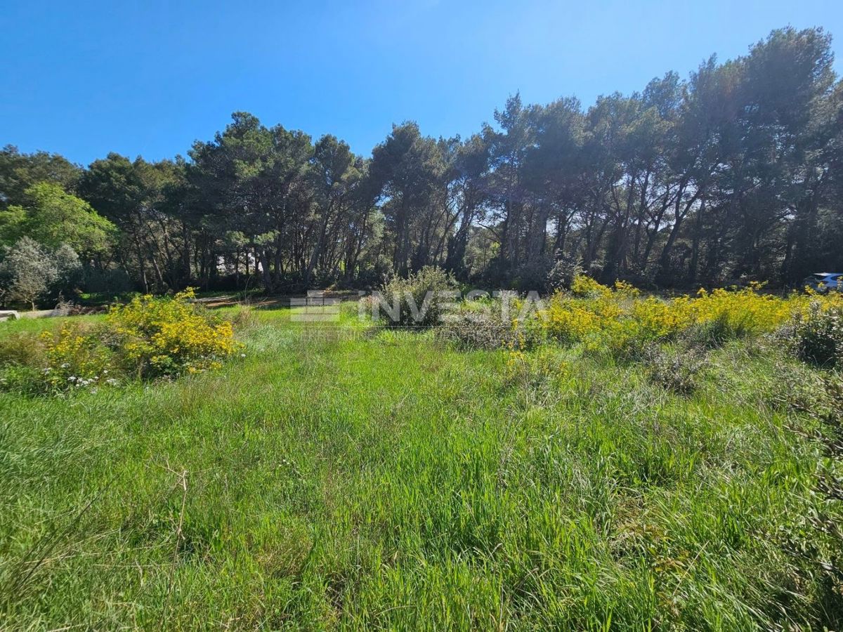 Pula, prodaja stavbnega zemljišča velikosti 1370 m²