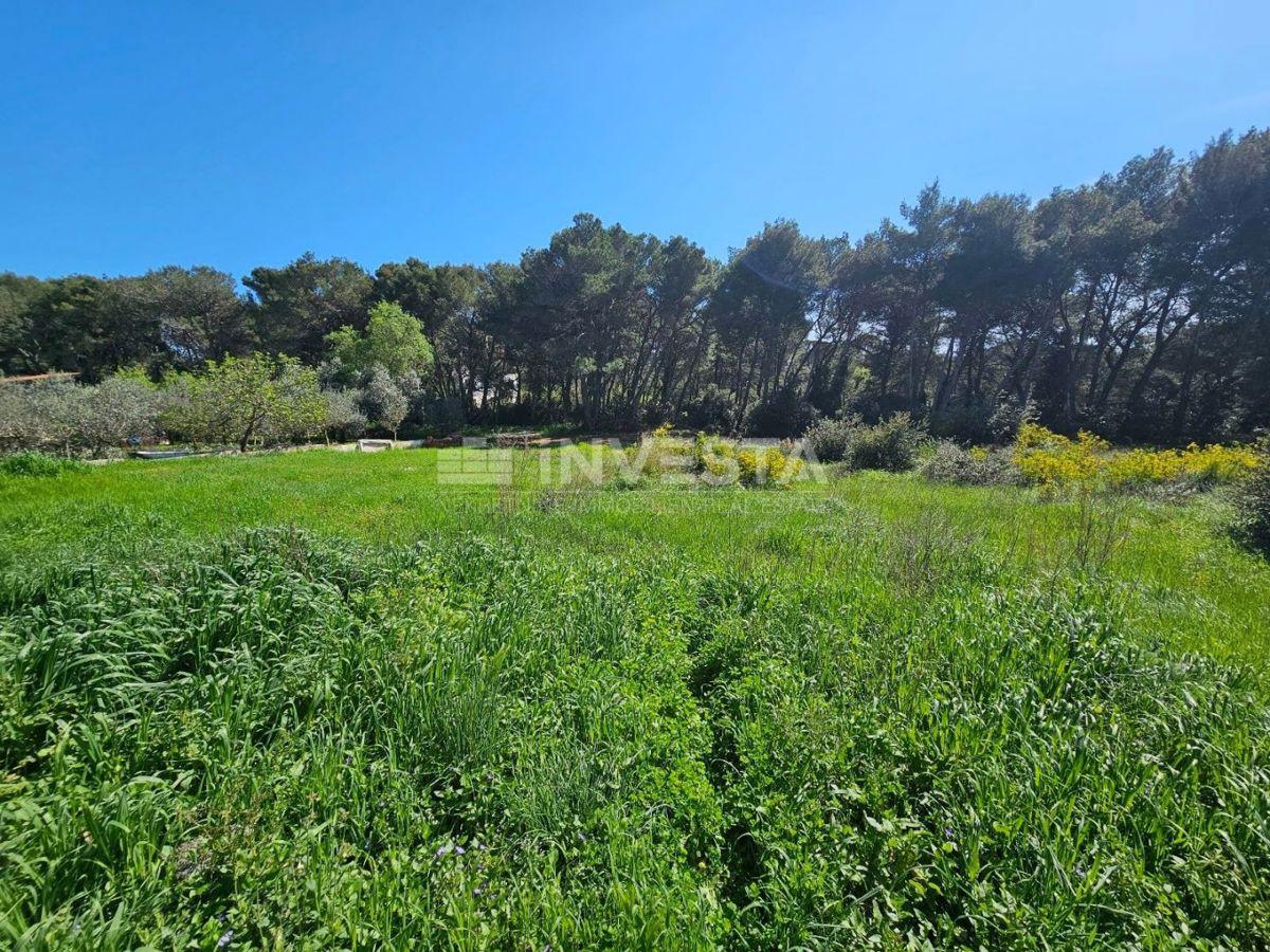 Pula, prodaja stavbnega zemljišča velikosti 1370 m²