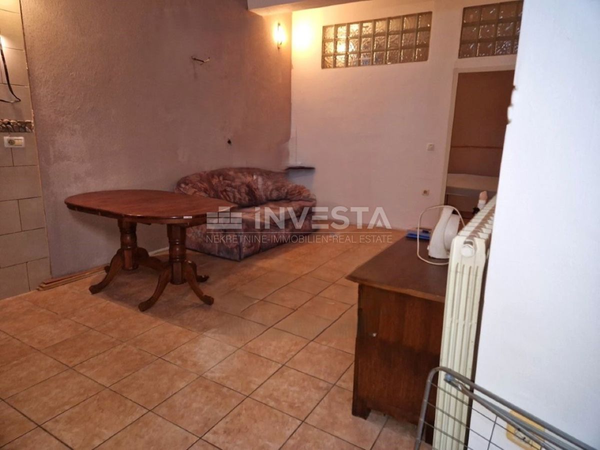 Pula, Gregovica, ugoden apartma v kleti blizu centra mesta