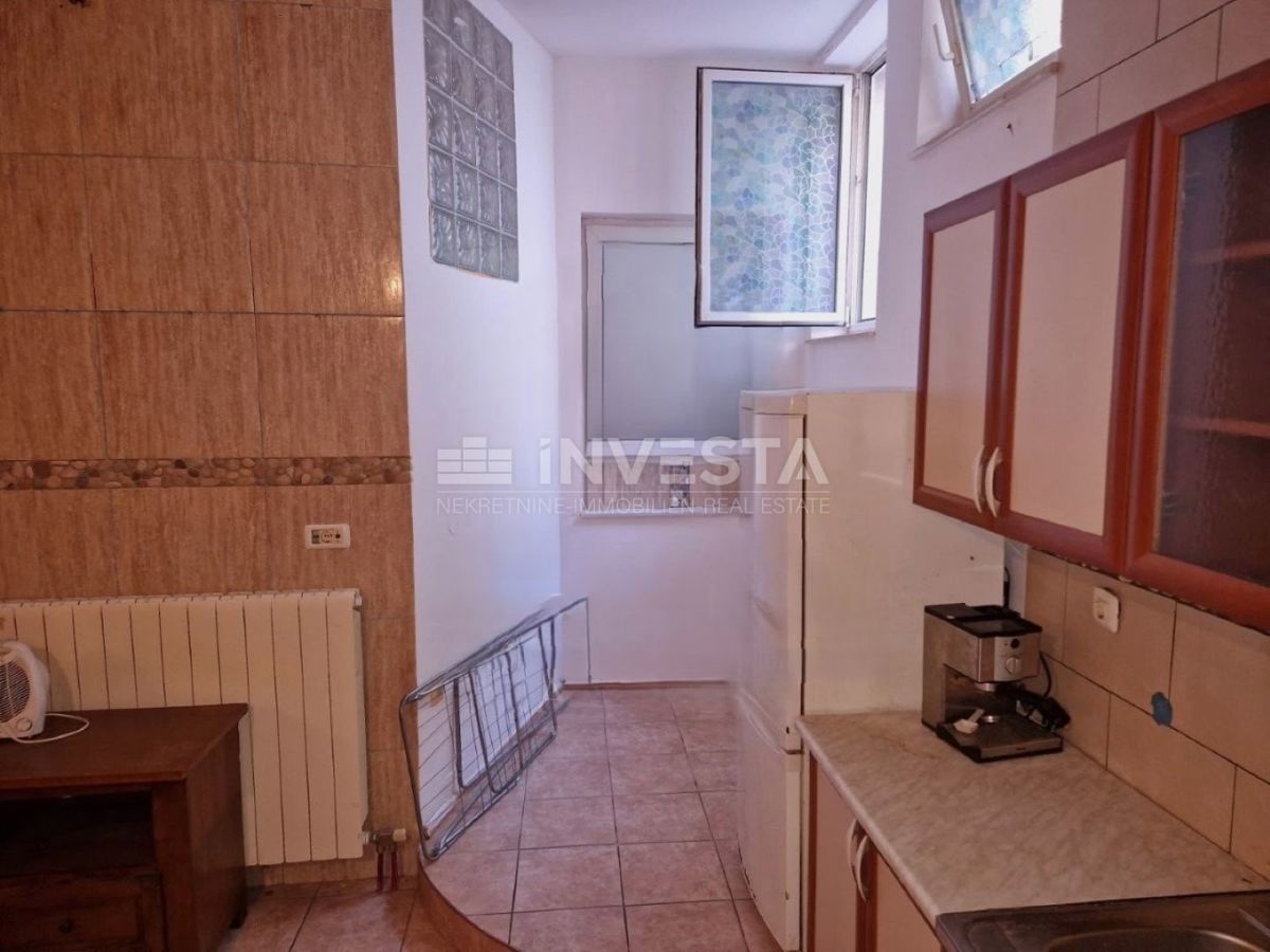 Pula, Gregovica, ugoden apartma v kleti blizu centra mesta