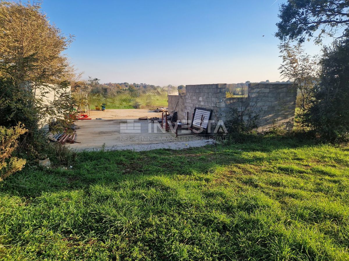 Štinjan - gradbena in kmetijska zemljišča