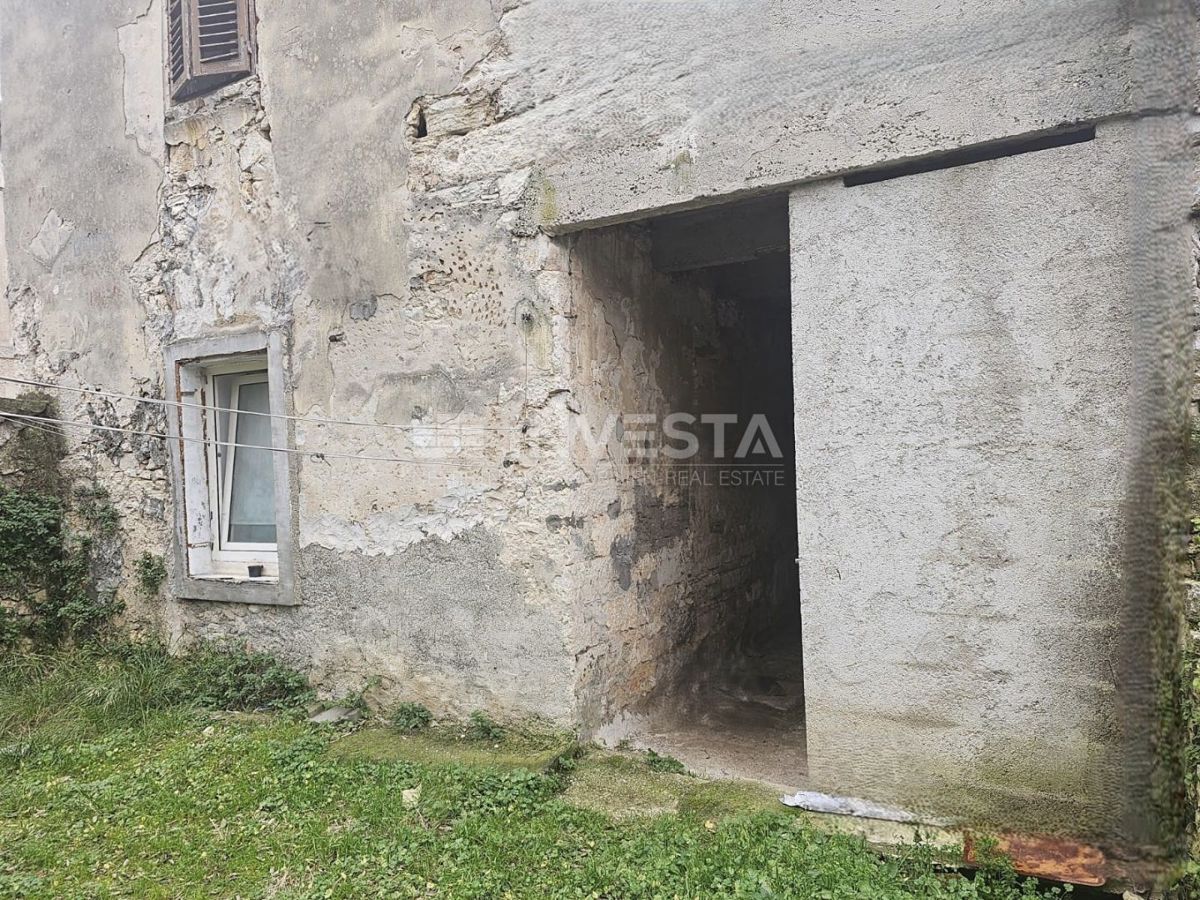 Pulj, Veruda, manjše stanovanje za prenovo s potencialom