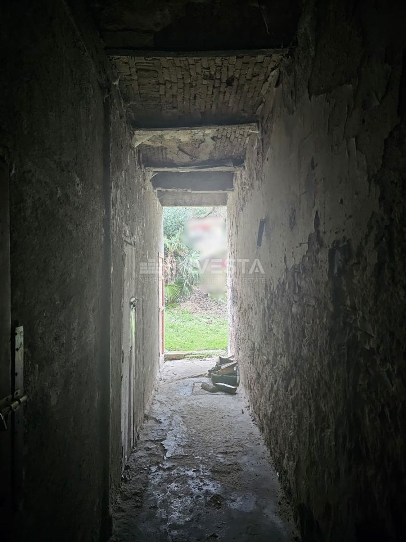 Pulj, Veruda, manjše stanovanje za prenovo s potencialom