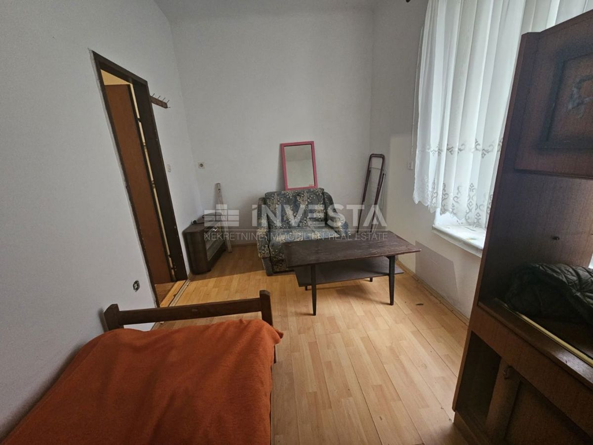 Pulj, Veruda, manjše stanovanje za prenovo s potencialom