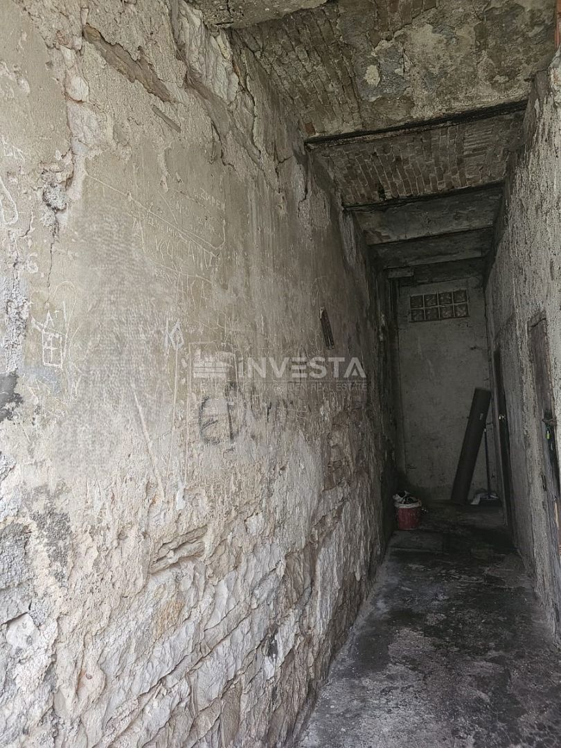 Pulj, Veruda, manjše stanovanje za prenovo s potencialom