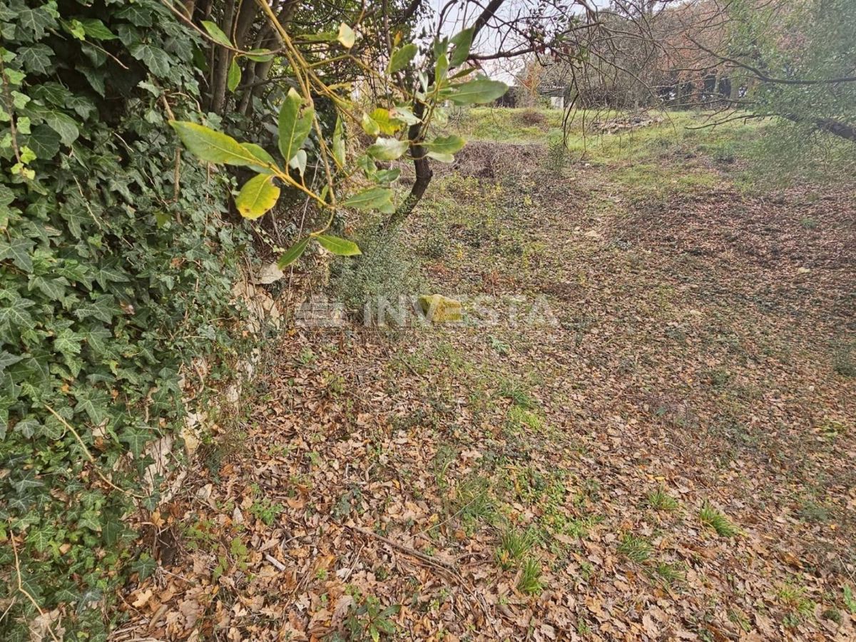 Pula, Veli Vrh, gradbena parcela 2907 m²