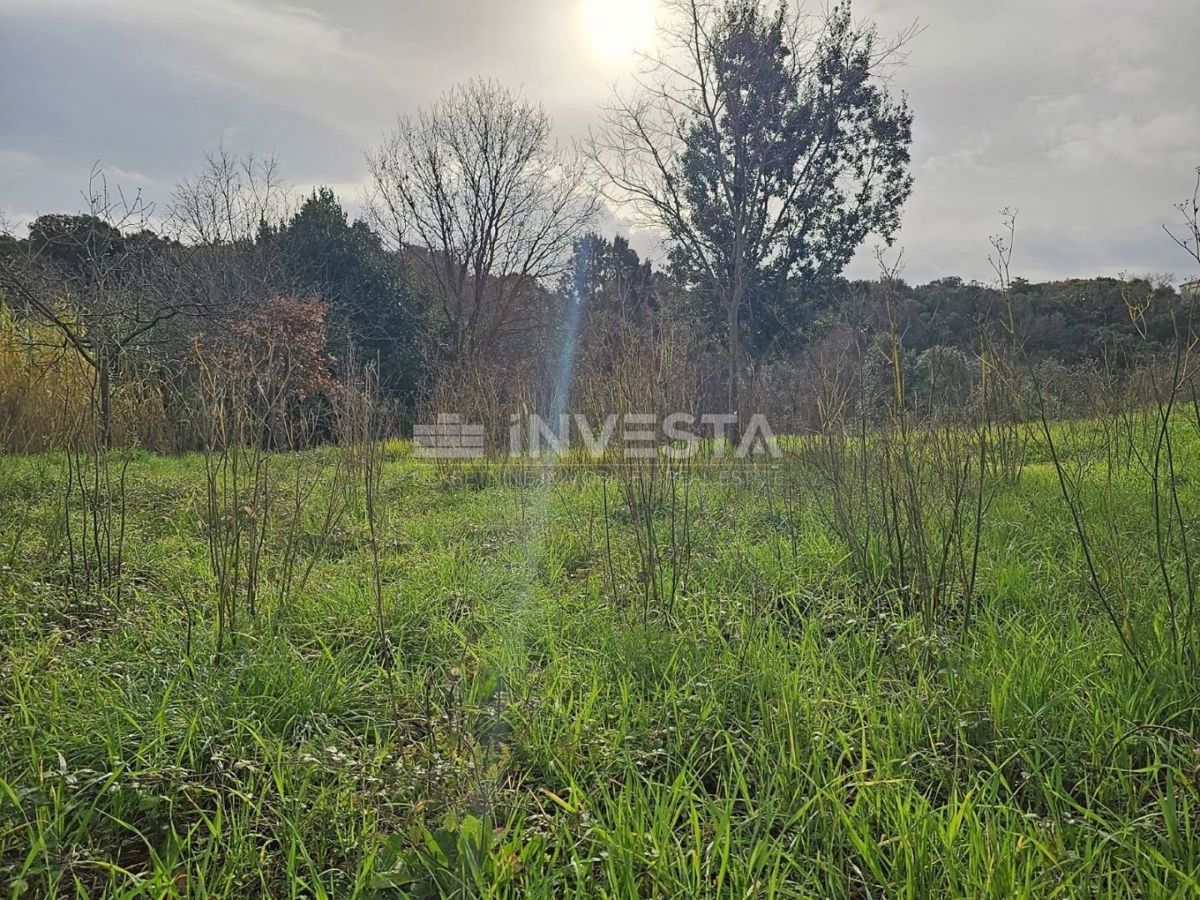 Pula, Veli Vrh, gradbena parcela 2907 m²
