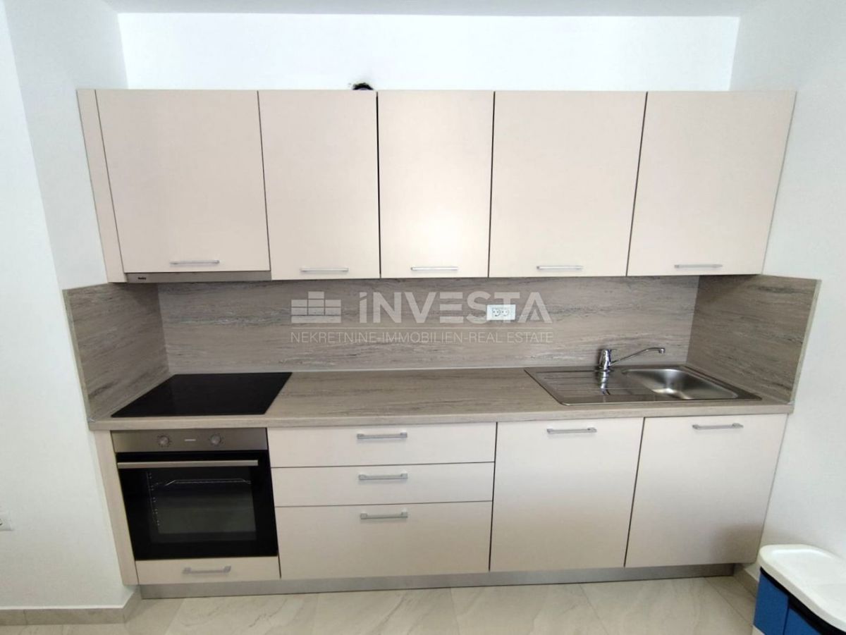 Apartma v 2. nadstropju, 2 spalnici, terasa, parkirišče, blizu morja!